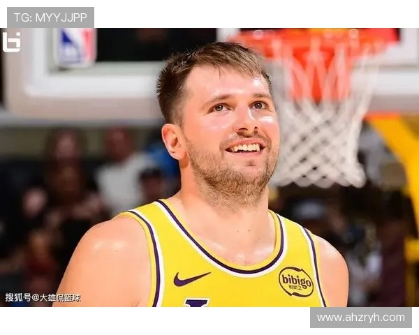 [NBA]东契奇分球 芬尼·史密斯三分飙进.